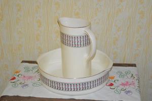 Razstava torbic in porcelana ob prvi obletnici delovanja 9
